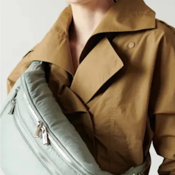 Caraa Green Belt Bag with Adjustable Straps and Sleek Design NWOT - Picture 7 of 7